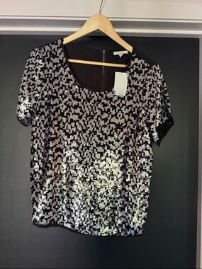 Pleione | Iridescent Sequin Scoop Neck Short Sleeve Top | BLK & Silver | Med